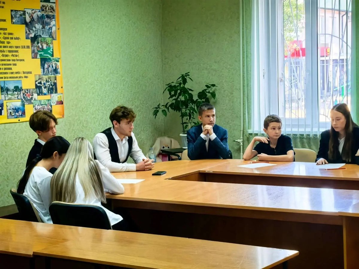 Команда Гимназии "Юнона" победители Первые в Дебатах.